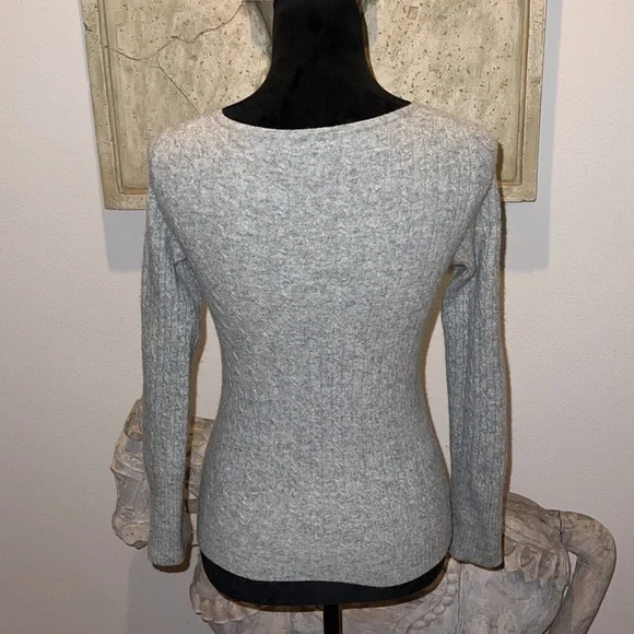 J. Crew cable crew neck light gray cashmere women’s sweater Sz XS - Picture 4 of 8